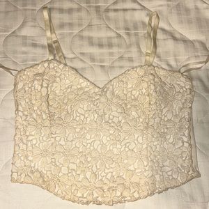 Crème Crop Top with a floral design - Small